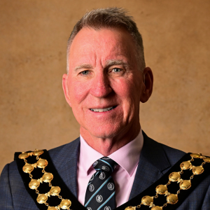 Cr Kevin Mack, Mayor AlburyCity Headshot of Cr Kevin Mack, Mayor AlburyCity wearing the chain of office